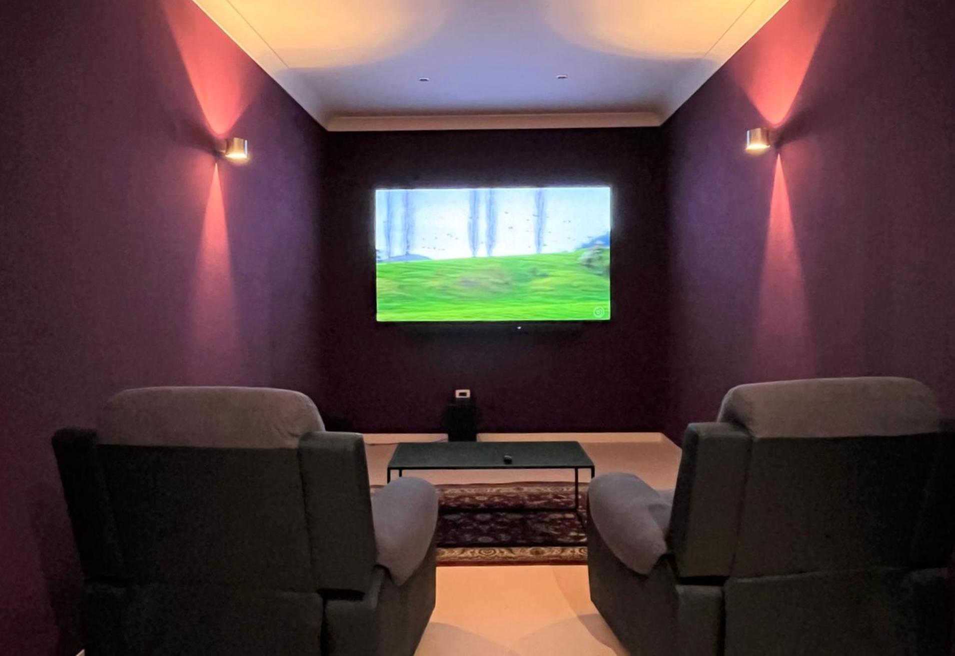 Large Luxury Apartment Located Right In Town タウポ エクステリア 写真