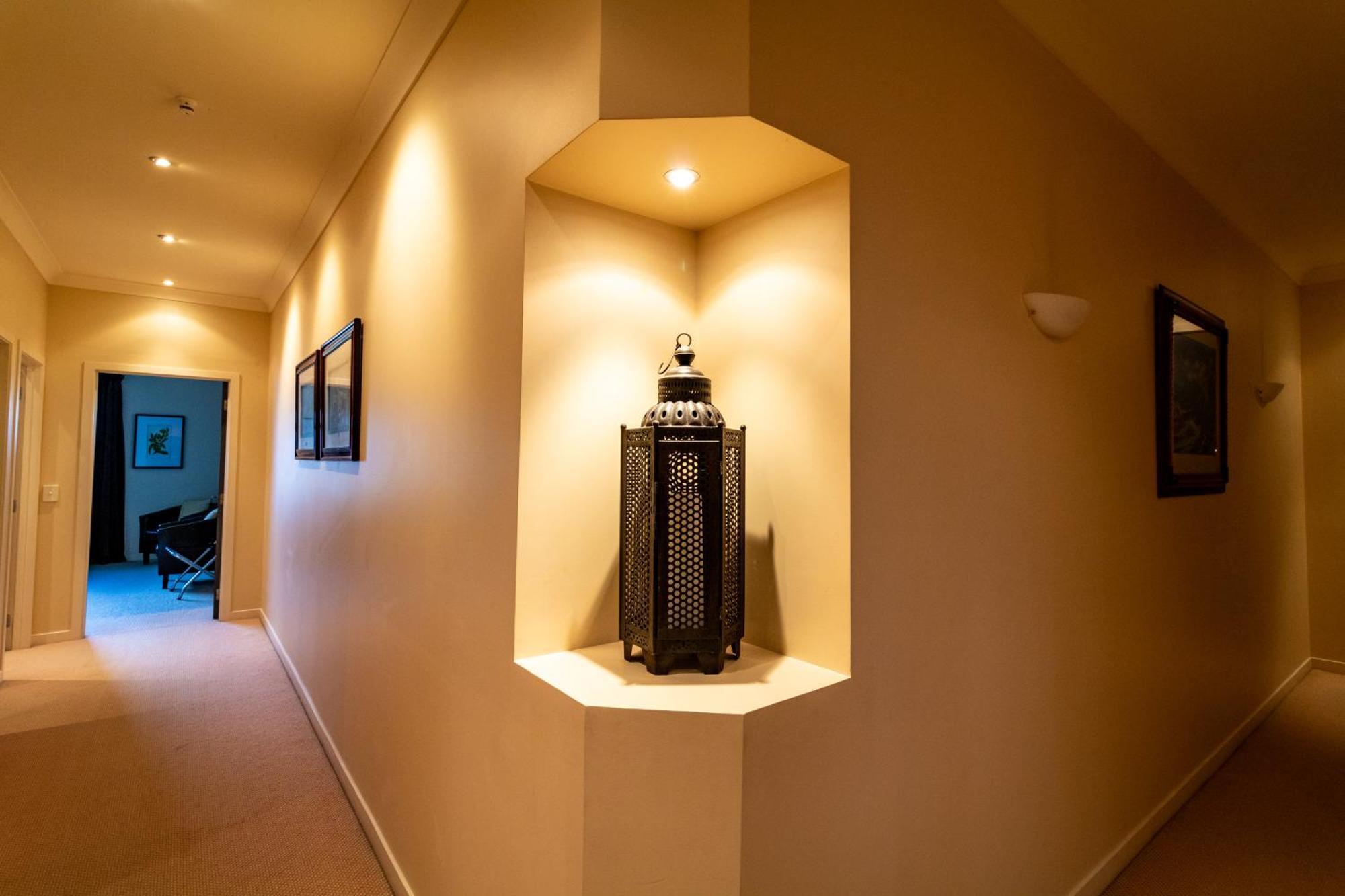 Large Luxury Apartment Located Right In Town タウポ エクステリア 写真